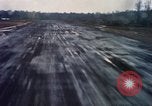 Standbild Flugzeuge landen Tom Le Chom Vietnam, 1967, aus Sekunde 41 historischem Filmmaterial Videoclip 65675037305