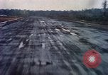 Standbild Flugzeuge landen Tom Le Chom Vietnam, 1967, aus Sekunde 42 historischem Filmmaterial Videoclip 65675037305