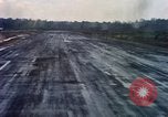Standbild Flugzeuge landen Tom Le Chom Vietnam, 1967, aus Sekunde 46 historischem Filmmaterial Videoclip 65675037305
