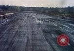 Standbild Flugzeuge landen Tom Le Chom Vietnam, 1967, aus Sekunde 48 historischem Filmmaterial Videoclip 65675037305