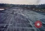 Standbild Flugzeuge landen Tom Le Chom Vietnam, 1967, aus Sekunde 50 historischem Filmmaterial Videoclip 65675037305