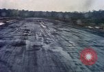 Standbild Flugzeuge landen Tom Le Chom Vietnam, 1967, aus Sekunde 51 historischem Filmmaterial Videoclip 65675037305
