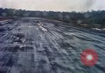 Standbild Flugzeuge landen Tom Le Chom Vietnam, 1967, aus Sekunde 52 historischem Filmmaterial Videoclip 65675037305