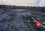Standbild Flugzeuge landen Tom Le Chom Vietnam, 1967, aus Sekunde 59 historischem Filmmaterial Videoclip 65675037305