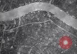 Standbild Bombardierung Rama VI Brücke Bangkok Thailand, 1944, aus Sekunde 11 historischem Filmmaterial Videoclip 65675037316