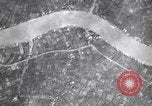 Standbild Bombardierung Rama VI Brücke Bangkok Thailand, 1944, aus Sekunde 12 historischem Filmmaterial Videoclip 65675037316