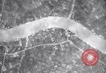 Standbild Bombardierung Rama VI Brücke Bangkok Thailand, 1944, aus Sekunde 13 historischem Filmmaterial Videoclip 65675037316