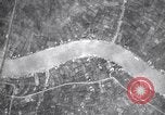 Standbild Bombardierung Rama VI Brücke Bangkok Thailand, 1944, aus Sekunde 14 historischem Filmmaterial Videoclip 65675037316