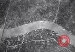 Standbild Bombardierung Rama VI Brücke Bangkok Thailand, 1944, aus Sekunde 15 historischem Filmmaterial Videoclip 65675037316