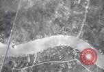 Standbild Bombardierung Rama VI Brücke Bangkok Thailand, 1944, aus Sekunde 18 historischem Filmmaterial Videoclip 65675037316