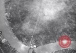 Standbild Bombardierung Rama VI Brücke Bangkok Thailand, 1944, aus Sekunde 25 historischem Filmmaterial Videoclip 65675037316