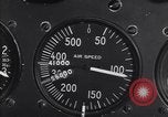 Standbild Air Speed Meter von BT-13 United States USA, 1939, aus Sekunde 29 historischem Filmmaterial Videoclip 65675037323