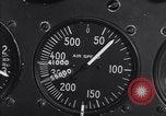 Standbild Air Speed Meter von BT-13 United States USA, 1939, aus Sekunde 32 historischem Filmmaterial Videoclip 65675037323