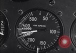 Standbild Air Speed Meter von BT-13 United States USA, 1939, aus Sekunde 56 historischem Filmmaterial Videoclip 65675037323