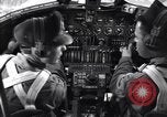 Standbild Innenräume der B-24 Bomber United States USA, 1941, aus Sekunde 34 historischem Filmmaterial Videoclip 65675037324