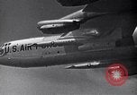 Standbild B-52 air-startet eine AGM-28 Hound Dog Cruise Missile United States USA, 1962, aus Sekunde 13 historischem Filmmaterial Videoclip 65675037326
