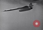 Standbild B-52 air-startet eine AGM-28 Hound Dog Cruise Missile United States USA, 1962, aus Sekunde 21 historischem Filmmaterial Videoclip 65675037326