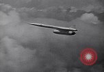 Standbild B-52 air-startet eine AGM-28 Hound Dog Cruise Missile United States USA, 1962, aus Sekunde 40 historischem Filmmaterial Videoclip 65675037326