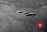 Standbild B-52 air-startet eine AGM-28 Hound Dog Cruise Missile United States USA, 1962, aus Sekunde 41 historischem Filmmaterial Videoclip 65675037326