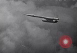 Standbild B-52 air-startet eine AGM-28 Hound Dog Cruise Missile United States USA, 1962, aus Sekunde 42 historischem Filmmaterial Videoclip 65675037326