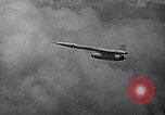 Standbild B-52 air-startet eine AGM-28 Hound Dog Cruise Missile United States USA, 1962, aus Sekunde 43 historischem Filmmaterial Videoclip 65675037326