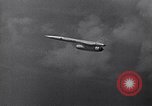 Standbild B-52 air-startet eine AGM-28 Hound Dog Cruise Missile United States USA, 1962, aus Sekunde 47 historischem Filmmaterial Videoclip 65675037326