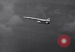 Standbild B-52 air-startet eine AGM-28 Hound Dog Cruise Missile United States USA, 1962, aus Sekunde 50 historischem Filmmaterial Videoclip 65675037326