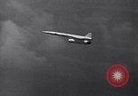 Standbild B-52 air-startet eine AGM-28 Hound Dog Cruise Missile United States USA, 1962, aus Sekunde 51 historischem Filmmaterial Videoclip 65675037326