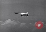 Standbild B-52 air-startet eine AGM-28 Hound Dog Cruise Missile United States USA, 1962, aus Sekunde 60 historischem Filmmaterial Videoclip 65675037326