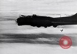 Immagine di Bombardieri B-17 e B-24 e B-29 Germania, 1944, secondo 11 filmato di repertorio 65675037327