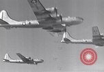 Immagine di Bombardieri B-17 e B-24 e B-29 Germania, 1944, secondo 60 filmato di repertorio 65675037327