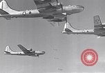 Immagine di Bombardieri B-17 e B-24 e B-29 Germania, 1944, secondo 61 filmato di repertorio 65675037327