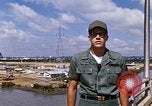 Standbild port Bau South Vietnam, 1966, aus Sekunde 35 historischem Filmmaterial Videoclip 65675037332