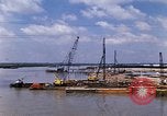 Standbild port Bau South Vietnam, 1966, aus Sekunde 43 historischem Filmmaterial Videoclip 65675037332