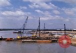 Standbild port Bau South Vietnam, 1966, aus Sekunde 49 historischem Filmmaterial Videoclip 65675037332