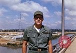Standbild port Bau South Vietnam, 1966, aus Sekunde 56 historischem Filmmaterial Videoclip 65675037332