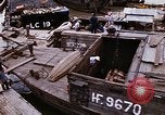 Immagine di I rottami e del carico Saigon Vietnam, 1966, secondo 3 filmato di repertorio 65675037336