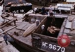 Immagine di I rottami e del carico Saigon Vietnam, 1966, secondo 4 filmato di repertorio 65675037336