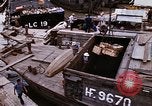 Immagine di I rottami e del carico Saigon Vietnam, 1966, secondo 5 filmato di repertorio 65675037336