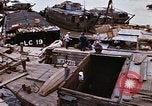 Immagine di I rottami e del carico Saigon Vietnam, 1966, secondo 8 filmato di repertorio 65675037336