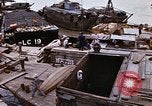 Immagine di I rottami e del carico Saigon Vietnam, 1966, secondo 10 filmato di repertorio 65675037336