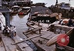 Immagine di I rottami e del carico Saigon Vietnam, 1966, secondo 12 filmato di repertorio 65675037336