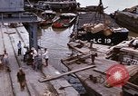 Immagine di I rottami e del carico Saigon Vietnam, 1966, secondo 13 filmato di repertorio 65675037336