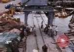 Immagine di I rottami e del carico Saigon Vietnam, 1966, secondo 15 filmato di repertorio 65675037336