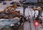 Immagine di I rottami e del carico Saigon Vietnam, 1966, secondo 16 filmato di repertorio 65675037336