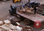 Immagine di I rottami e del carico Saigon Vietnam, 1966, secondo 27 filmato di repertorio 65675037336