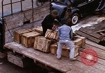 Immagine di I rottami e del carico Saigon Vietnam, 1966, secondo 37 filmato di repertorio 65675037336