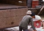 Immagine di Cargo essendo caricati nei carrelli Saigon Vietnam, 1966, secondo 42 filmato di repertorio 65675037337
