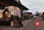 Image chargement sur les camions militaires Saigon Vietnam, 1966, de la seconde 47 séquences d'archives historiques vidéo 65675037338