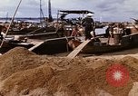 Image la construction des ports Saigon Vietnam, 1966, de la seconde 43 séquences d'archives historiques vidéo 65675037342